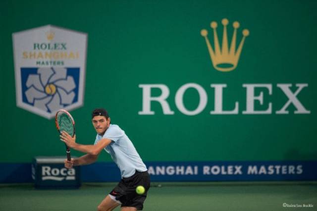 的目光锁定 的目光锁定