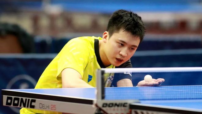 在他的背后 在他的背后