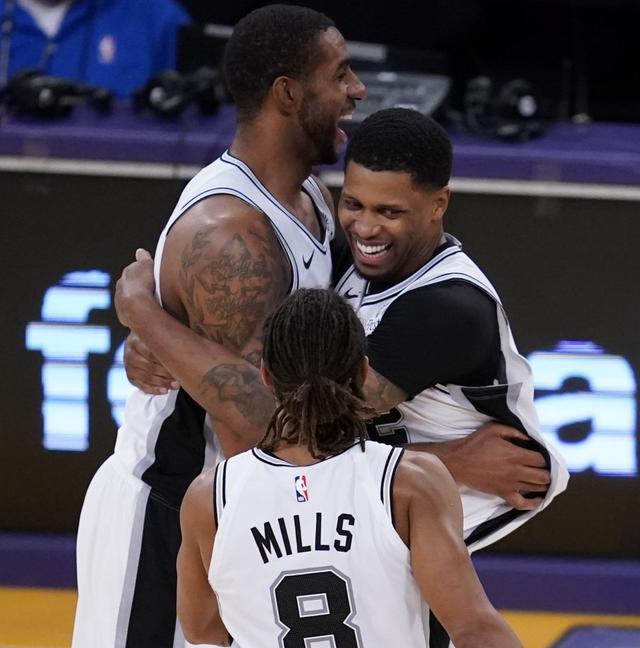 三连败的窘 三连败的窘